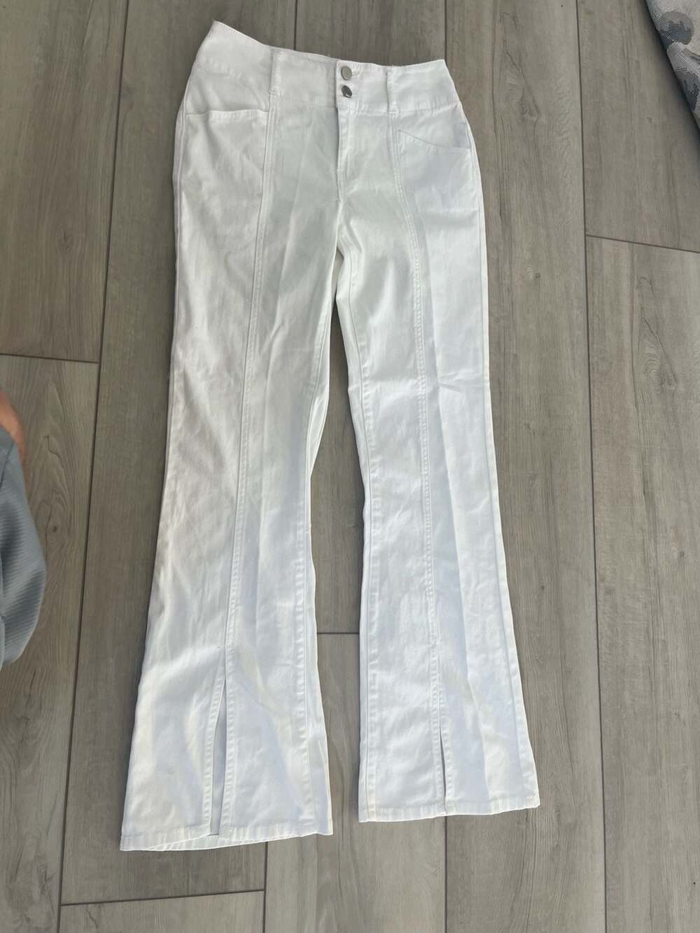 Tinseltown Flare Jeans Size 5 White Double Button Split Hem